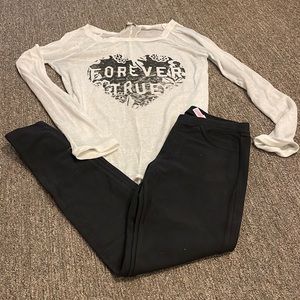 Great preowned size medium top n small jegging pants cream n black